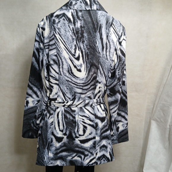 Women's Zebra Print Jacket - Picture 3 of 6